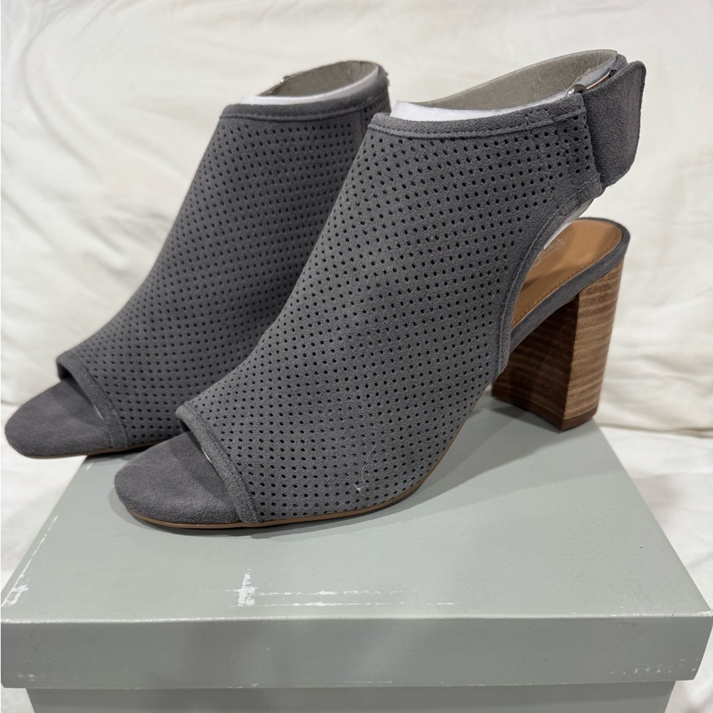 AEROSOLES Women's Gray Peep-Toe Block Heels - Picture 1 of 2